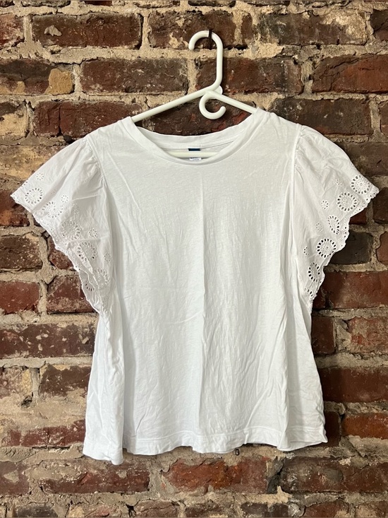 Old Navy Tops - Old Navy White Eyelet Flutter Sleeve Tee